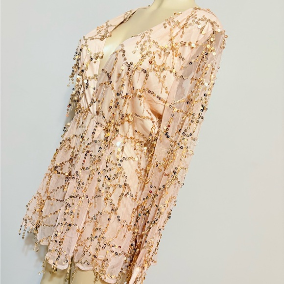 Sequin Embellished V-Neck Romper - Picture 4 of 9